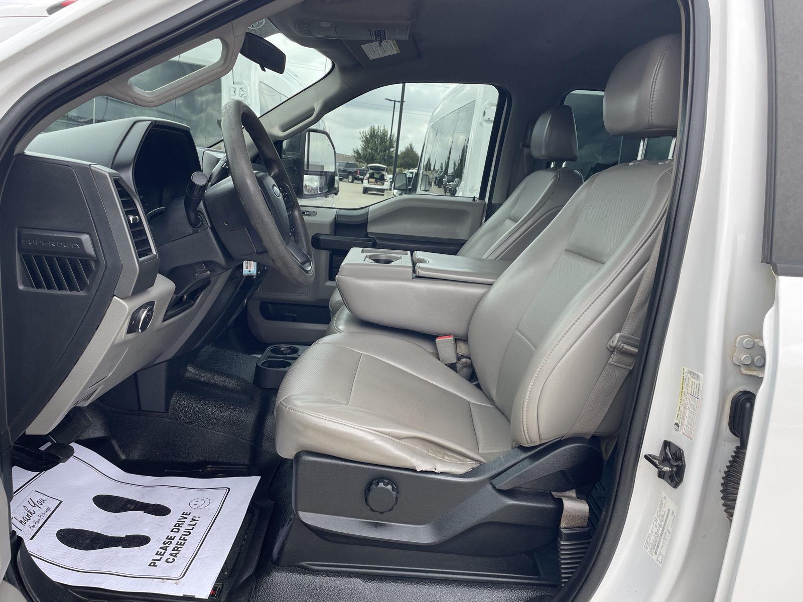 Vehicle photo 17