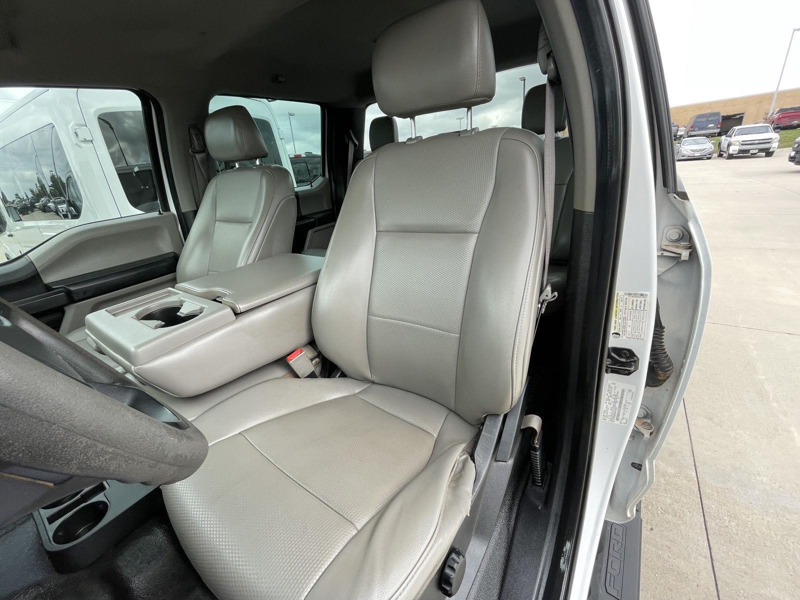 Vehicle photo 18