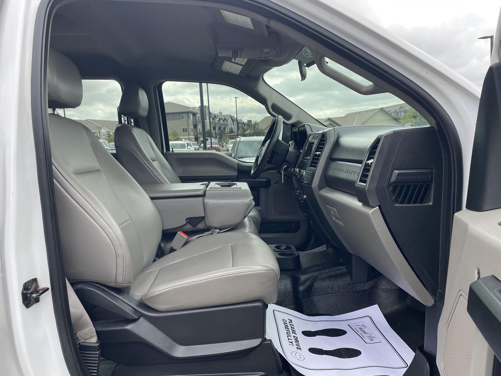 Vehicle photo 19