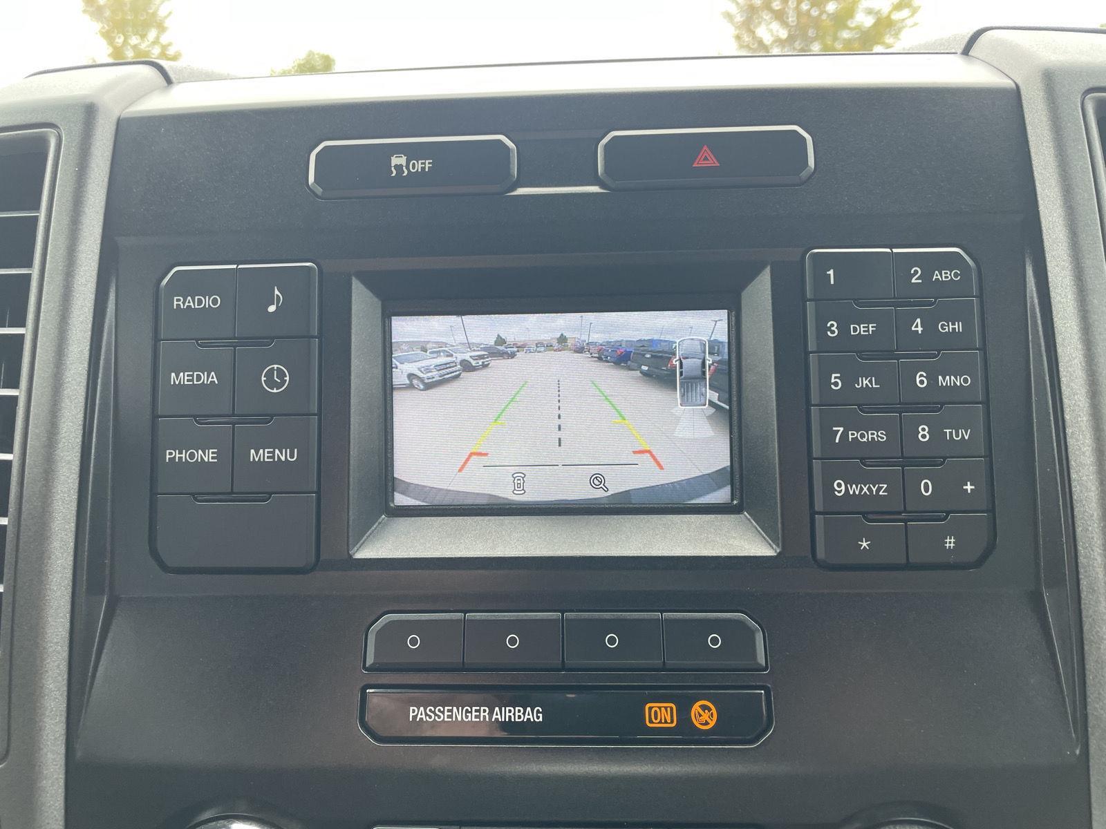 Vehicle photo 23