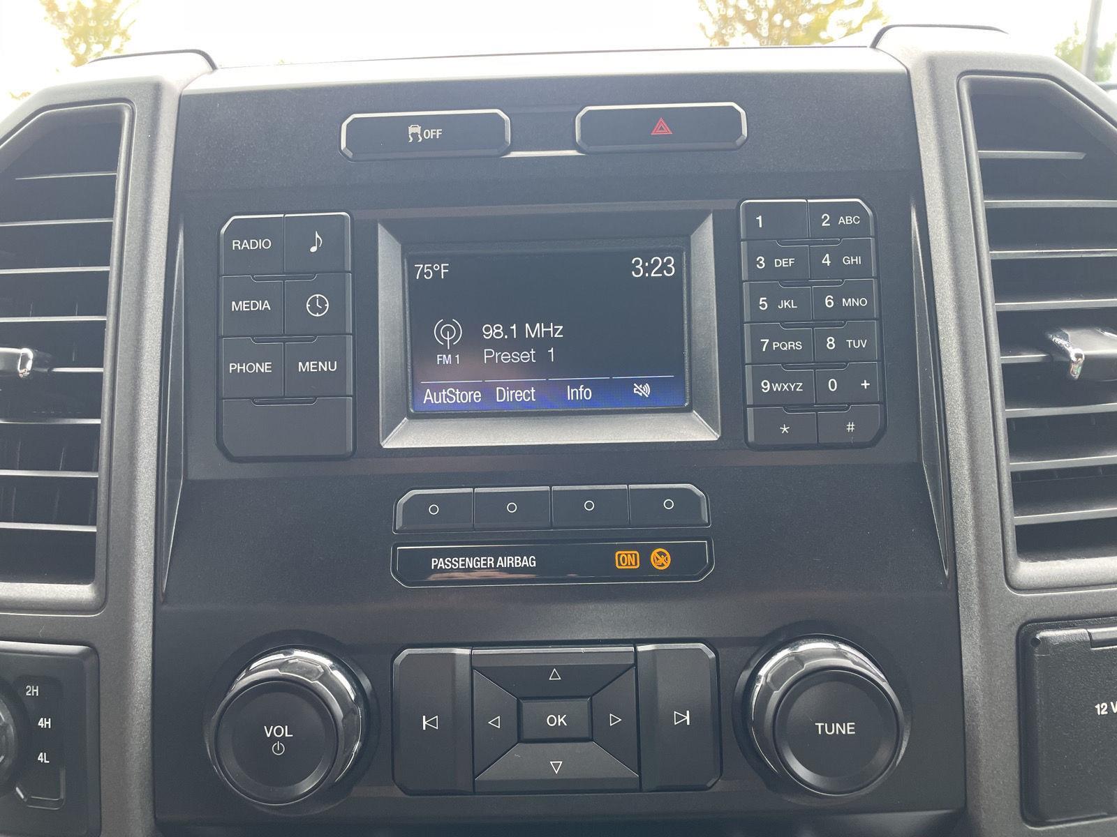 Vehicle photo 24