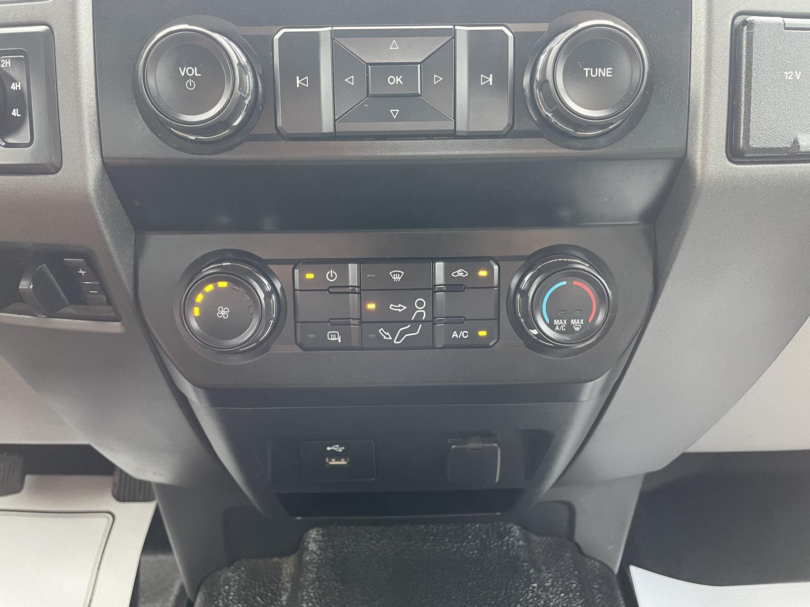 Vehicle photo 25