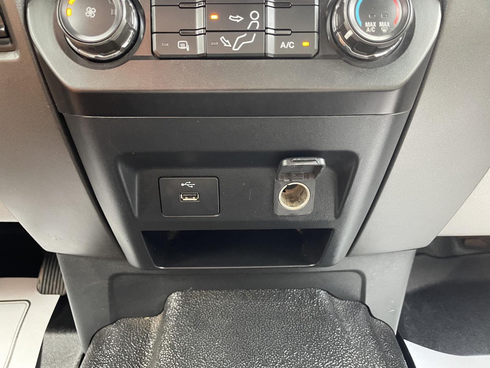 Vehicle photo 26