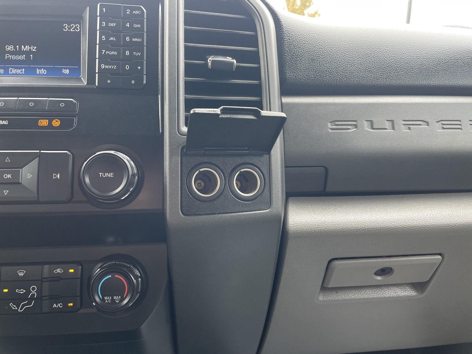 Vehicle photo 28
