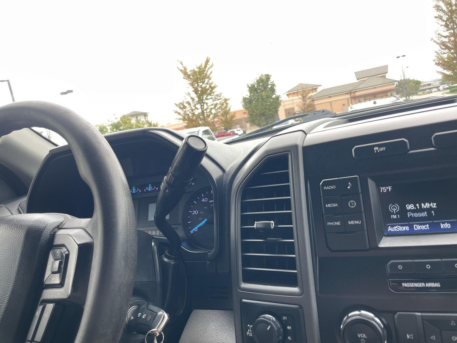 Vehicle photo 30