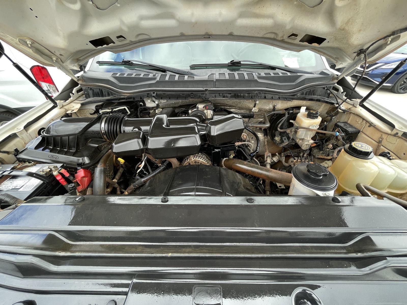 Vehicle photo 33