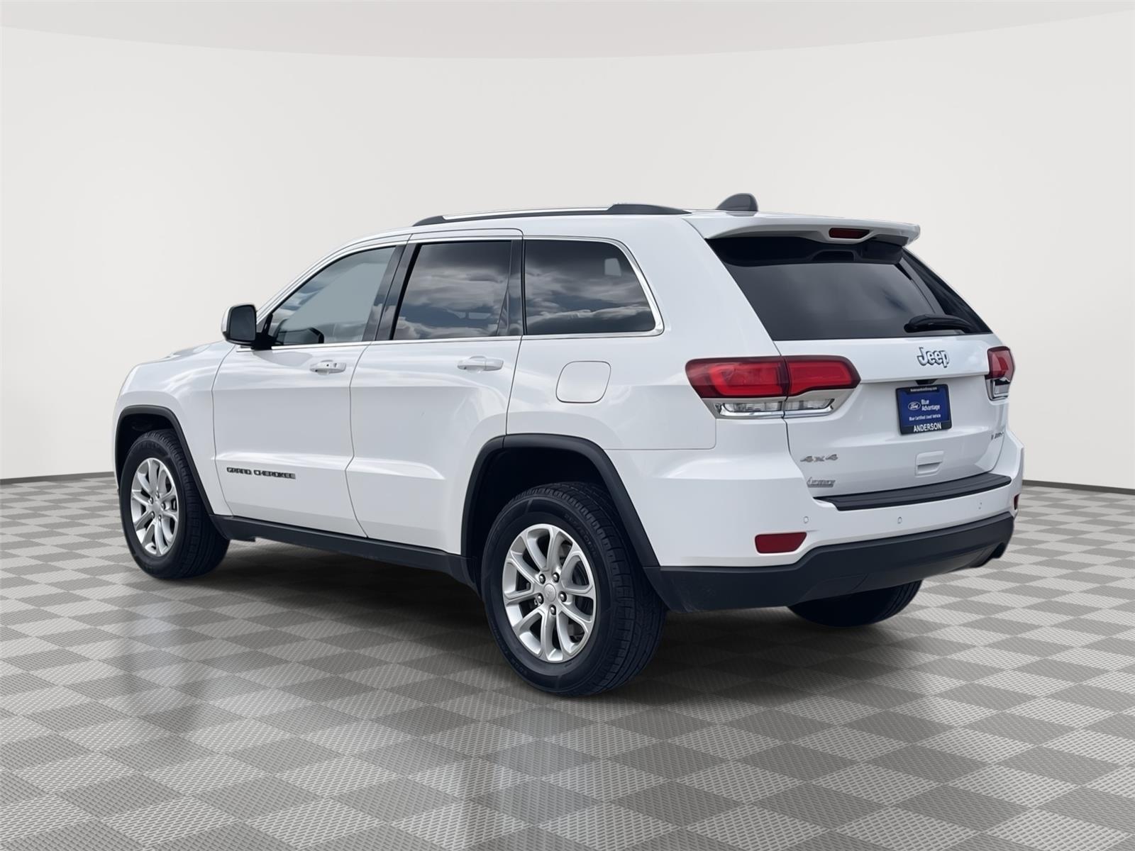Vehicle photo 9