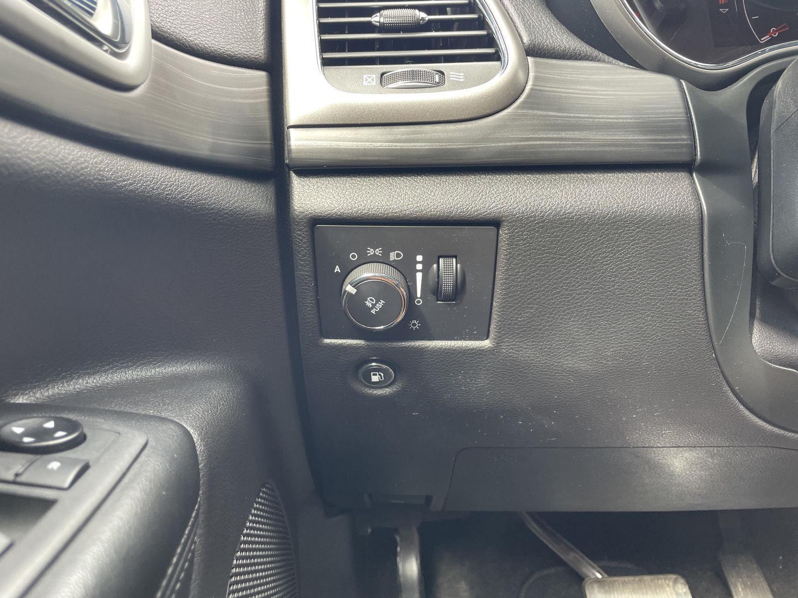 Vehicle photo 16
