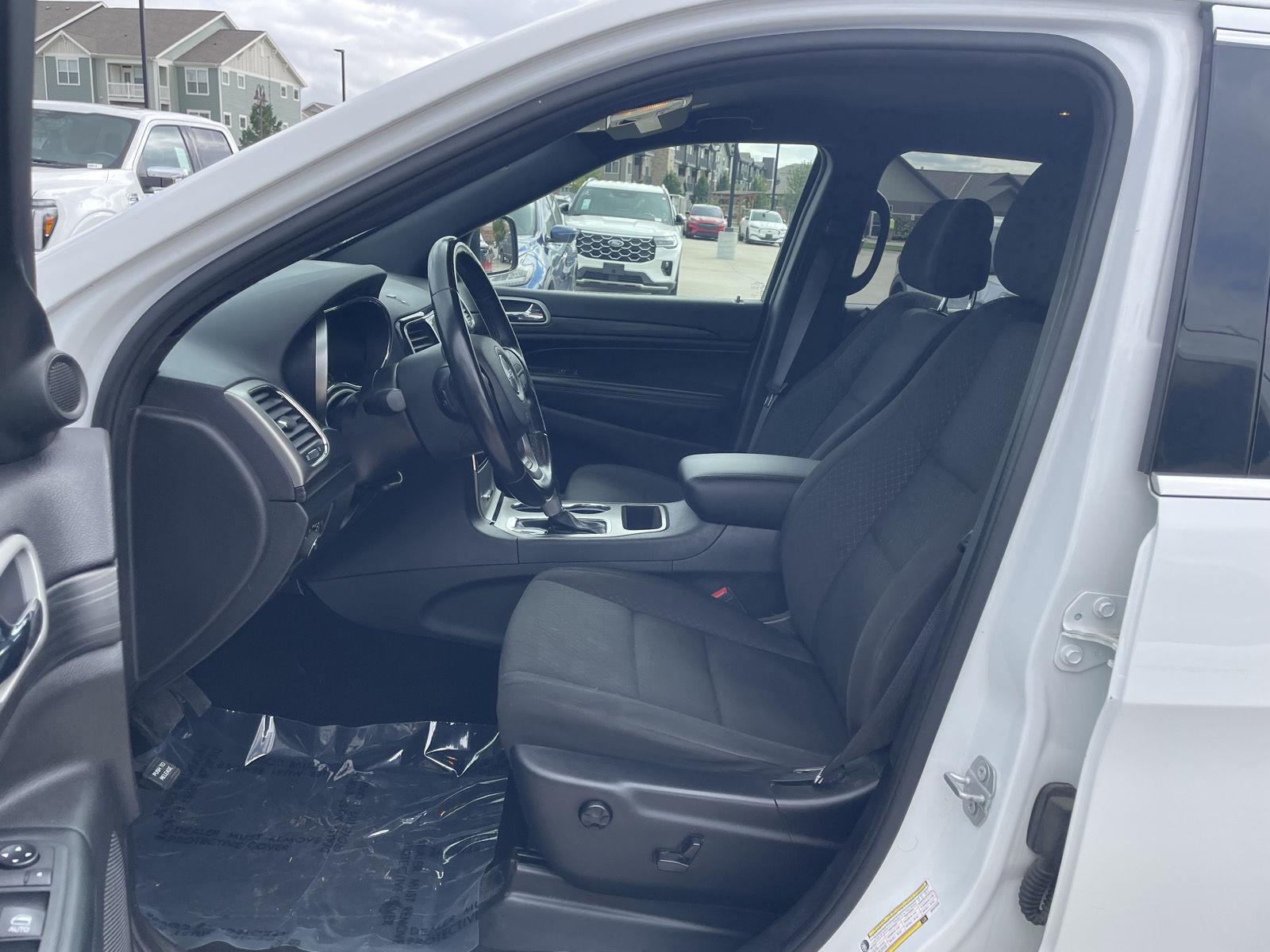 Vehicle photo 17