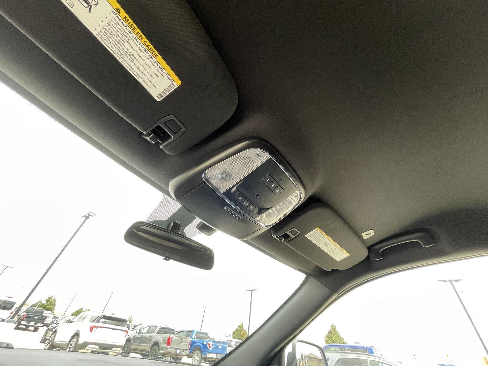 Vehicle photo 21