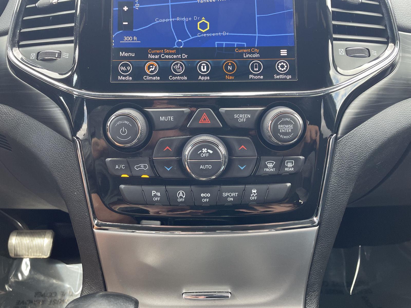 Vehicle photo 26