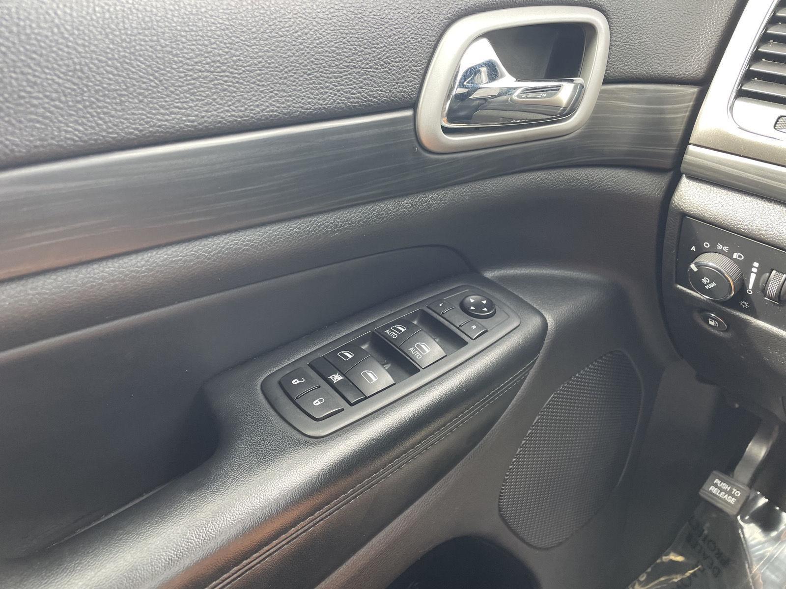 Vehicle photo 29