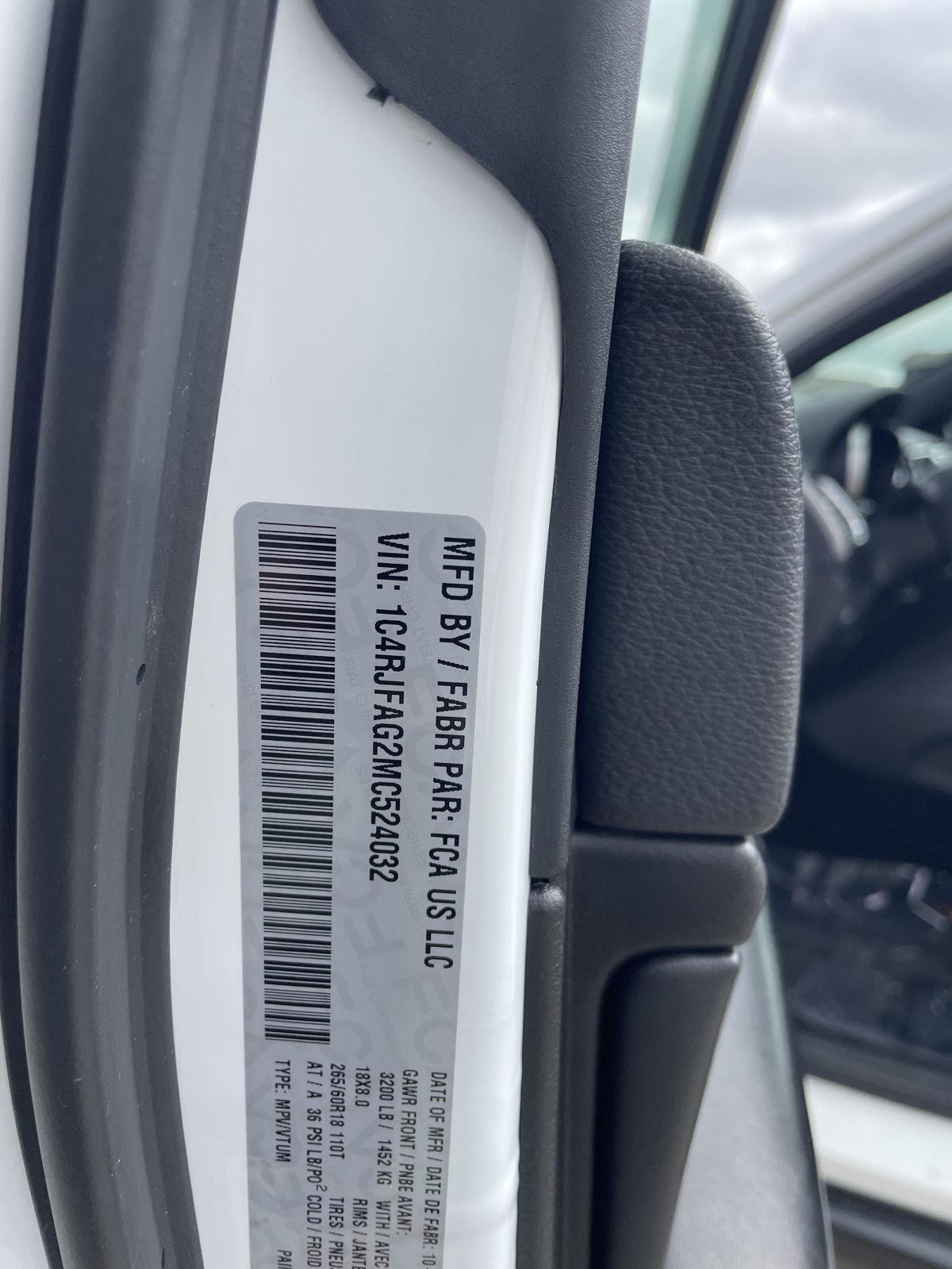 Vehicle photo 32