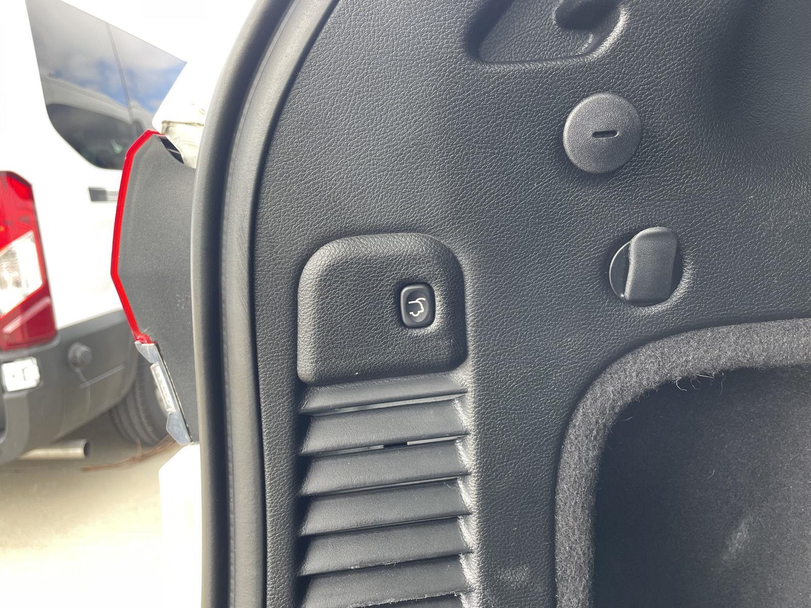 Vehicle photo 36