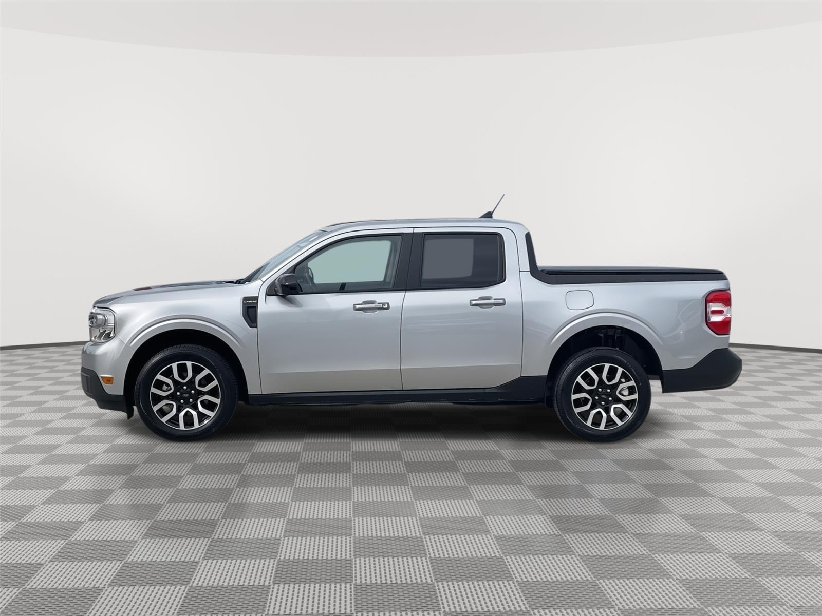 Vehicle photo 2