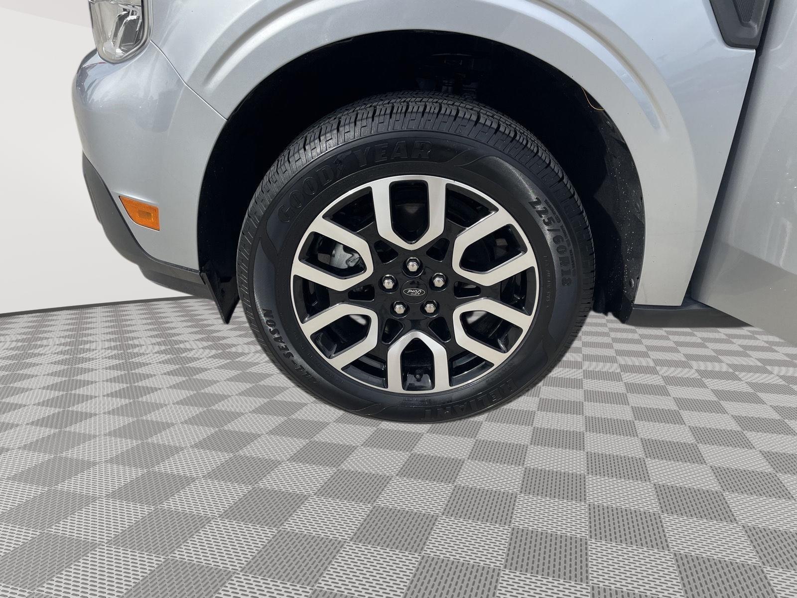 Vehicle photo 10