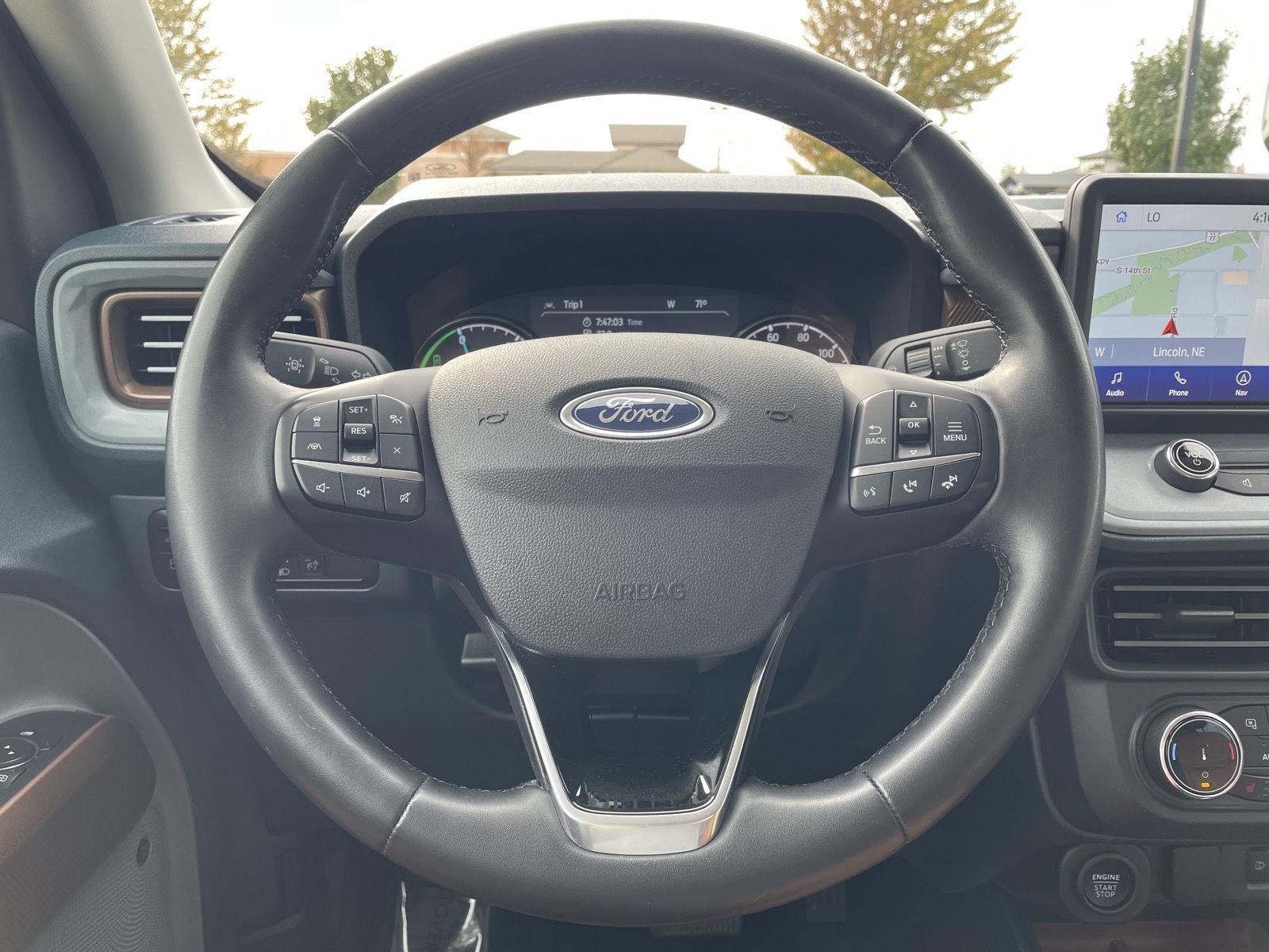 Vehicle photo 12