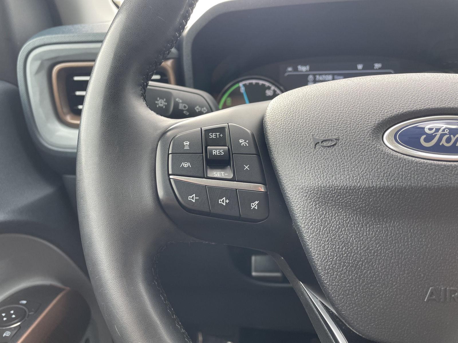 Vehicle photo 13
