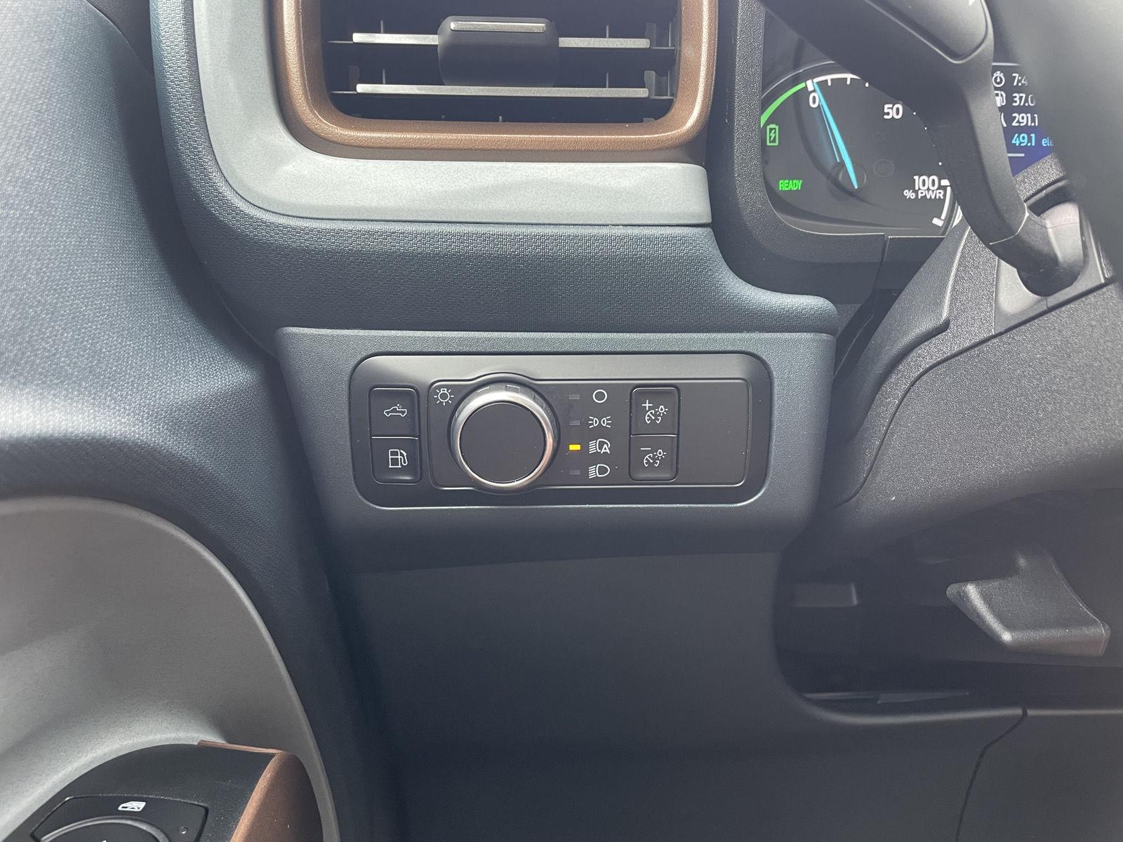 Vehicle photo 16