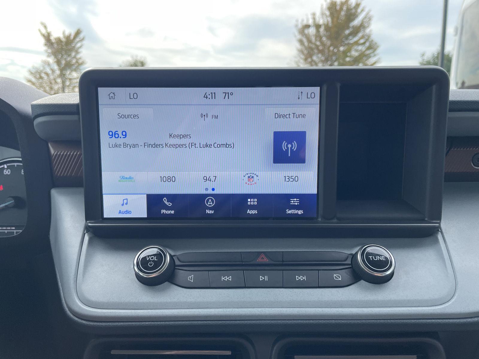 Vehicle photo 25