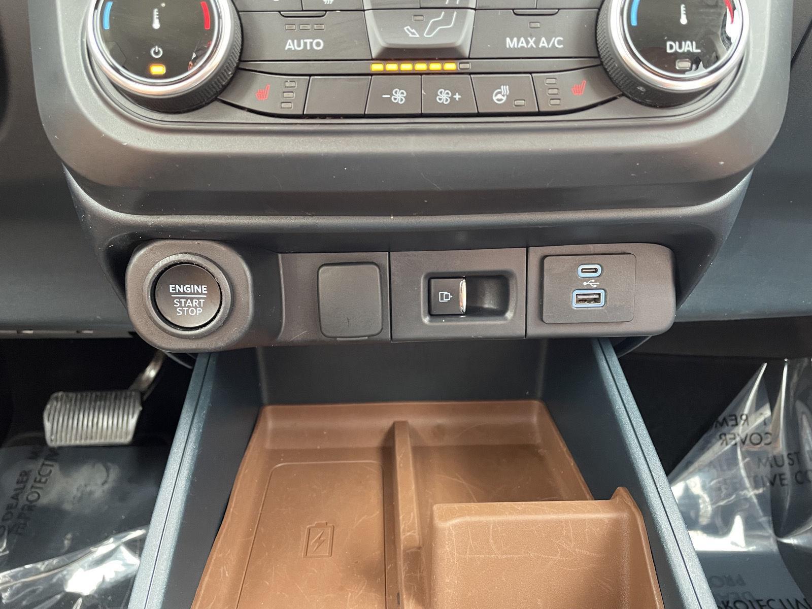 Vehicle photo 28
