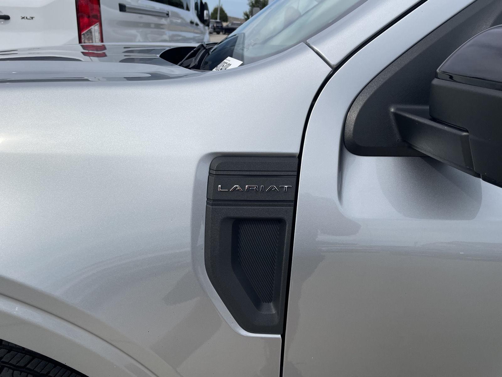 Vehicle photo 37