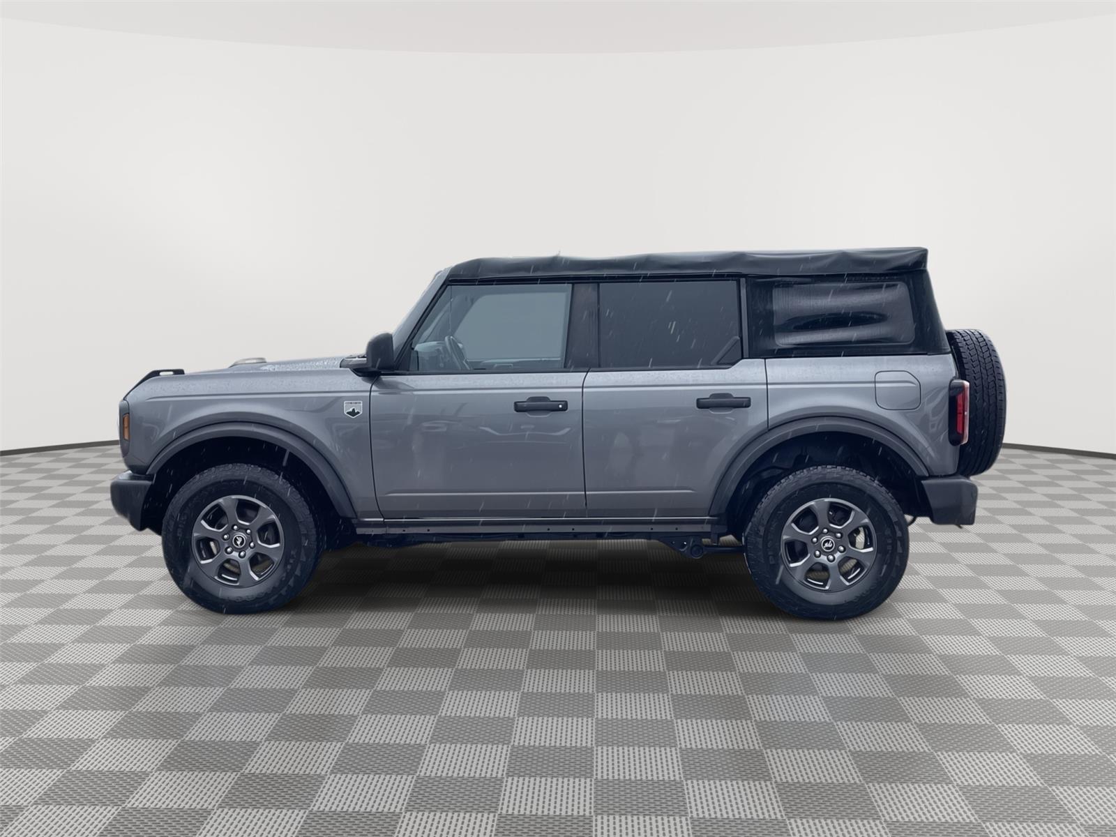 Vehicle photo 2