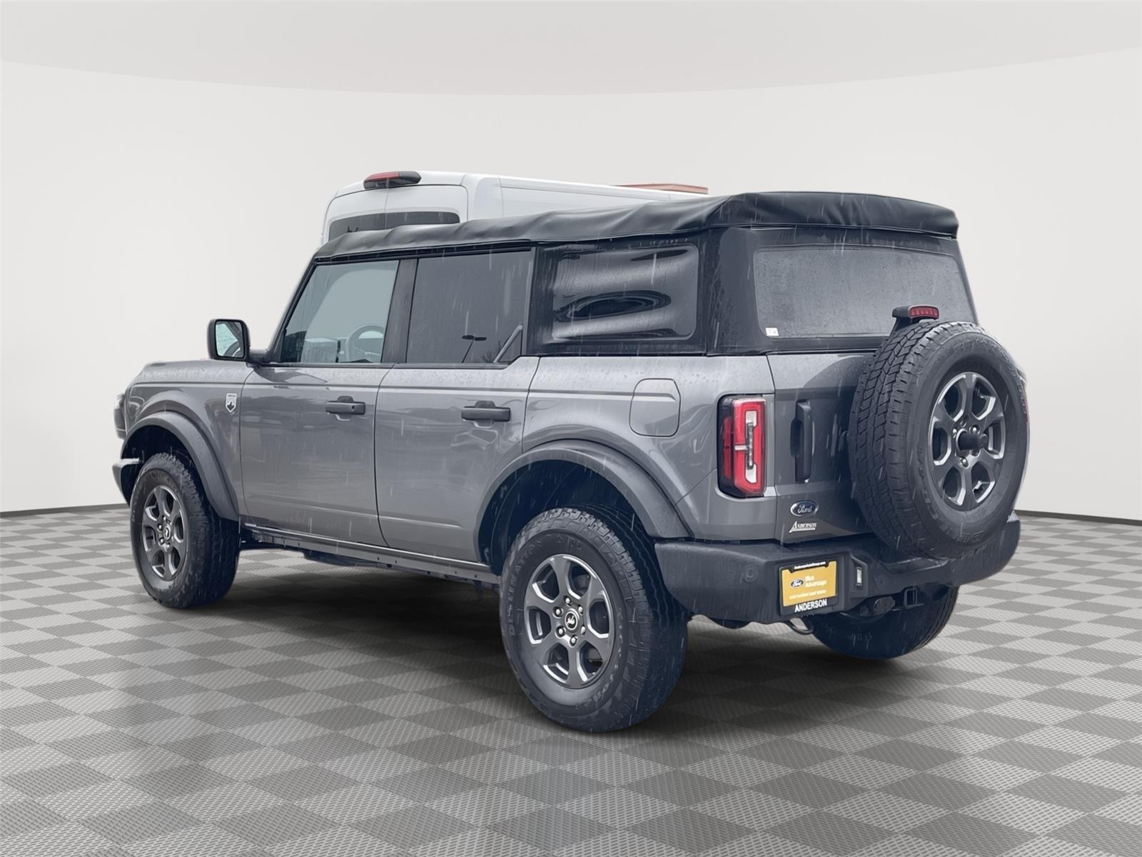 Vehicle photo 9
