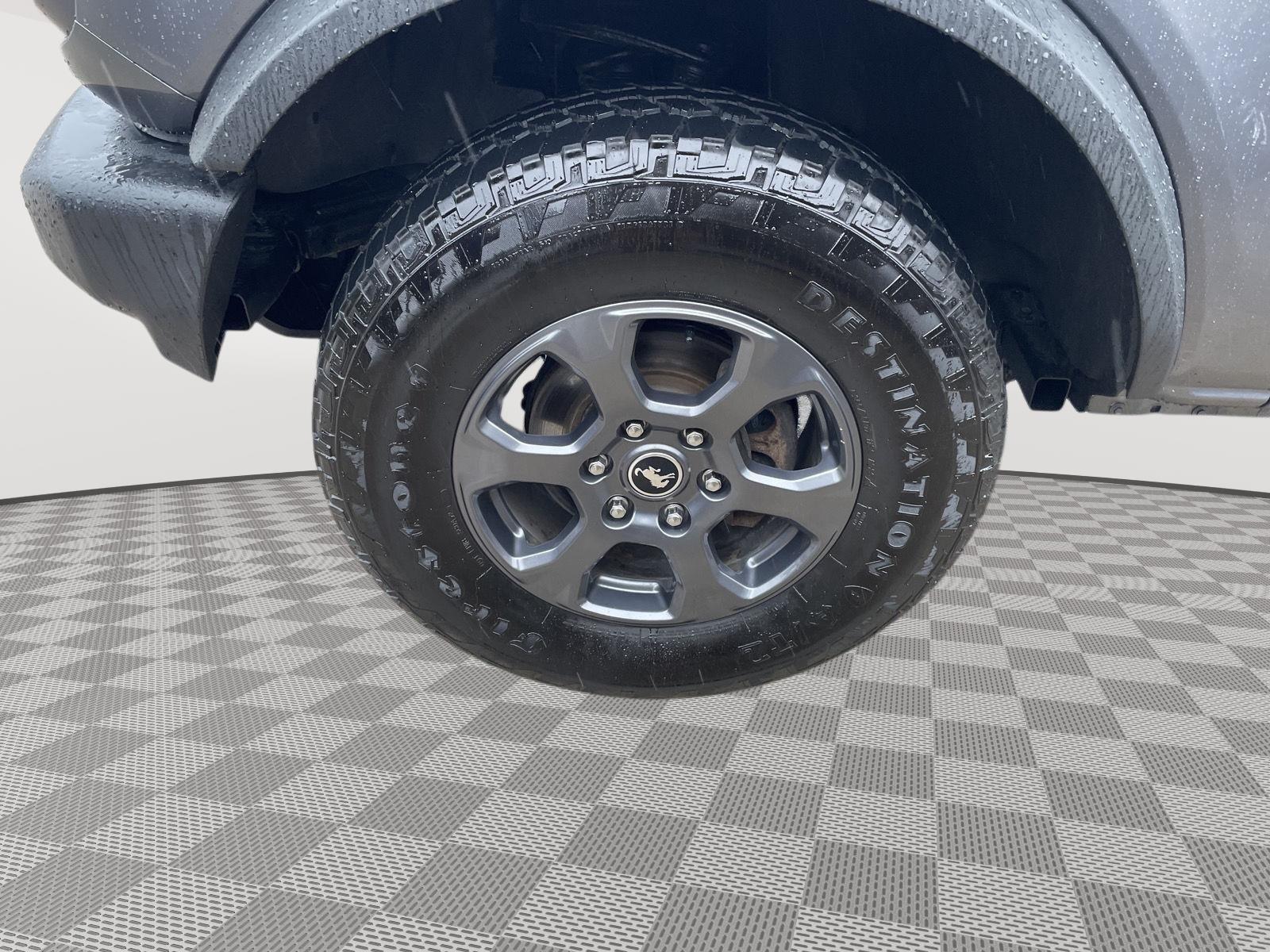 Vehicle photo 10