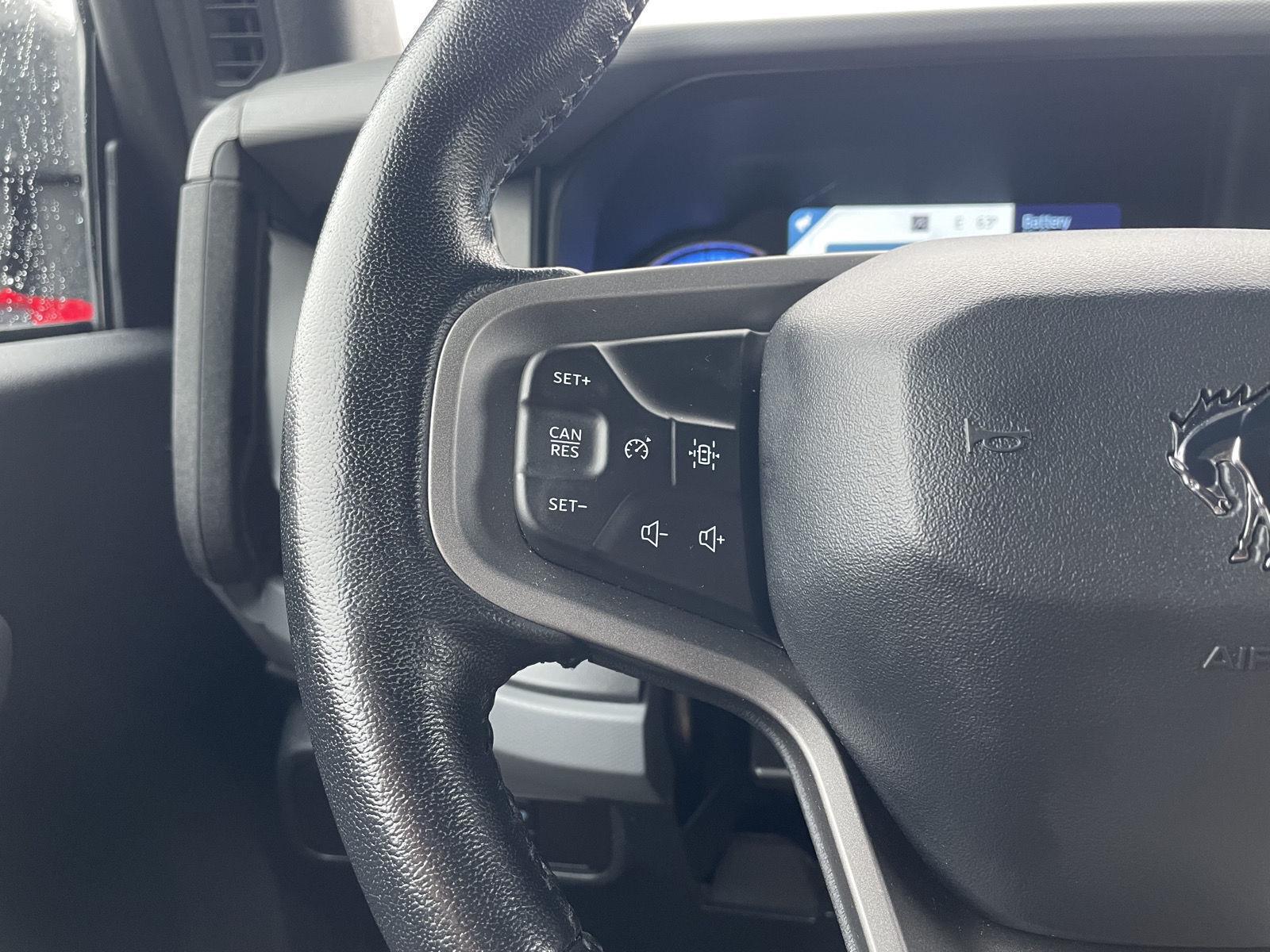 Vehicle photo 12