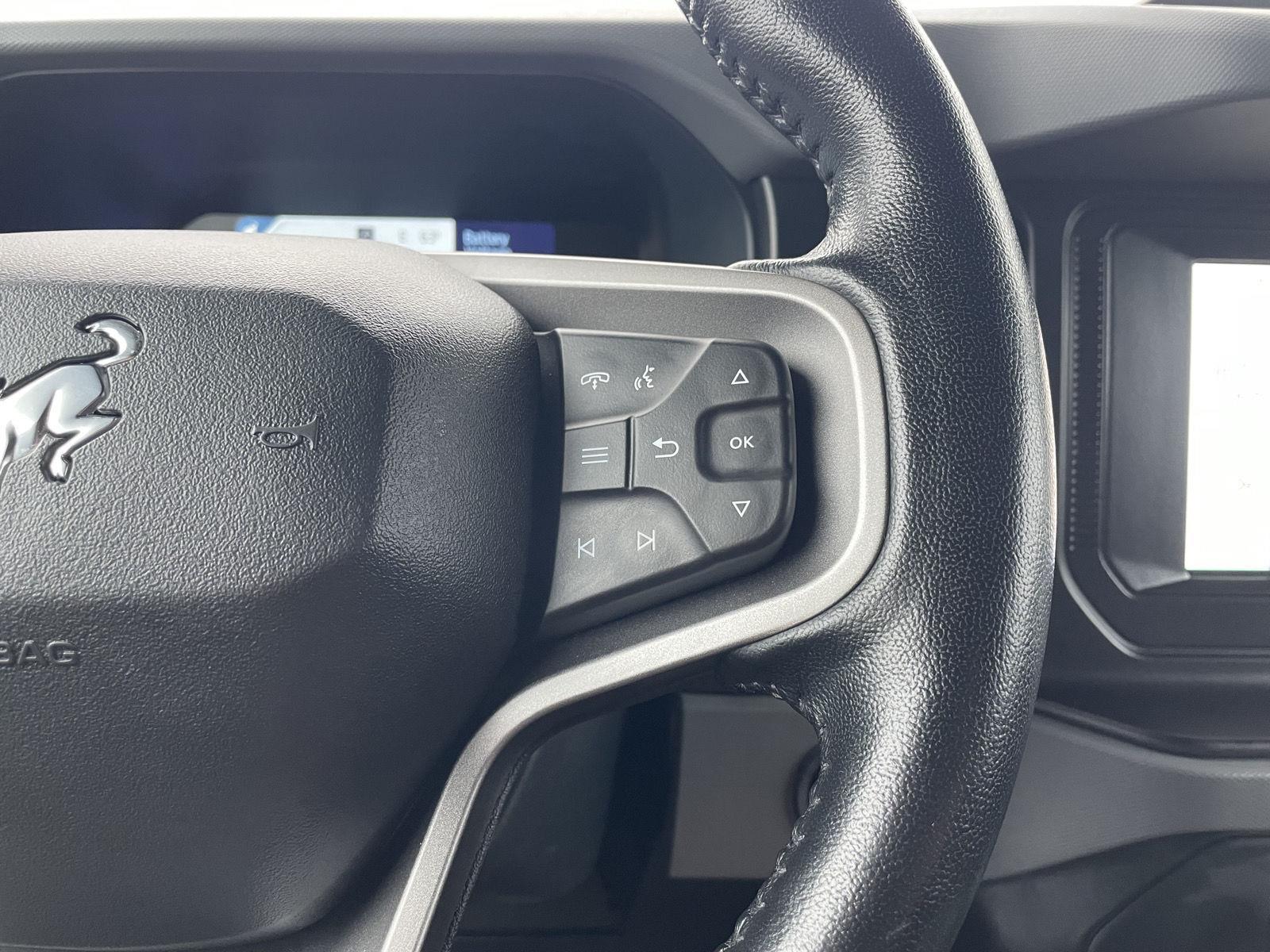 Vehicle photo 13