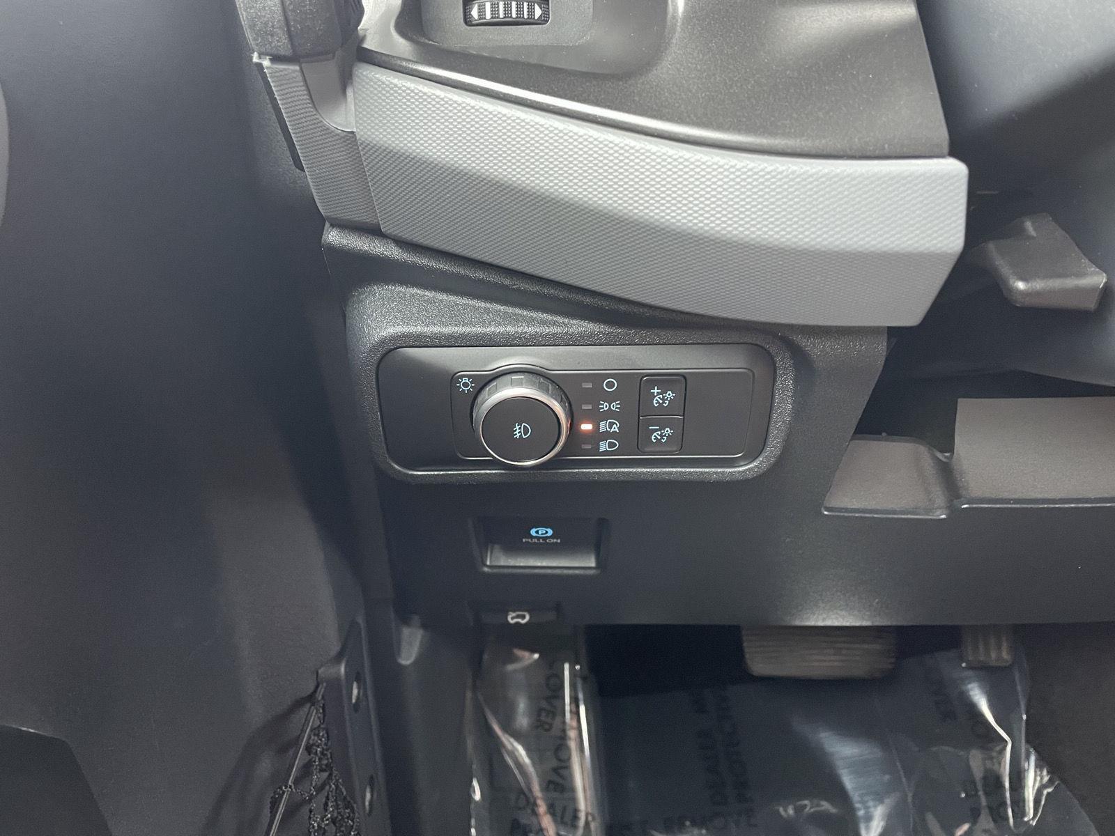 Vehicle photo 15