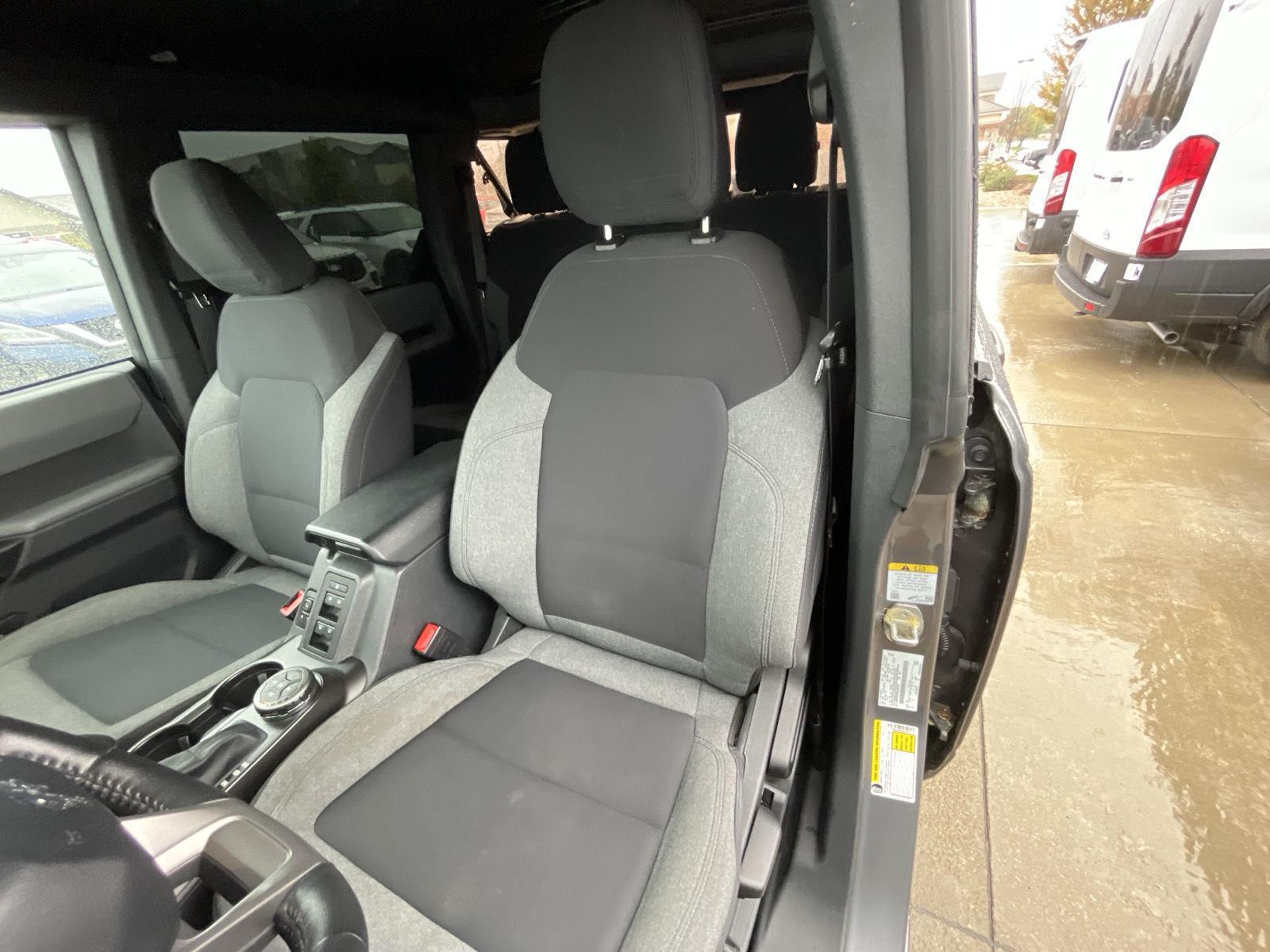 Vehicle photo 17
