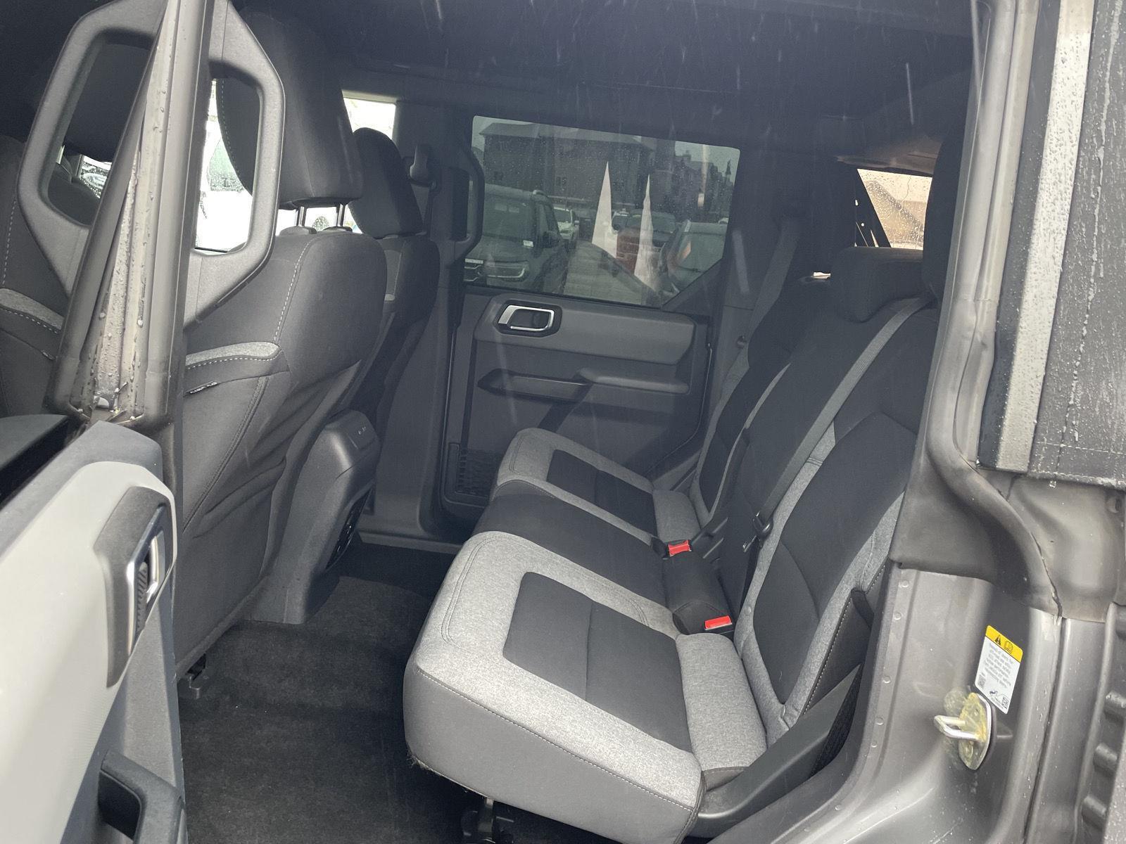 Vehicle photo 19