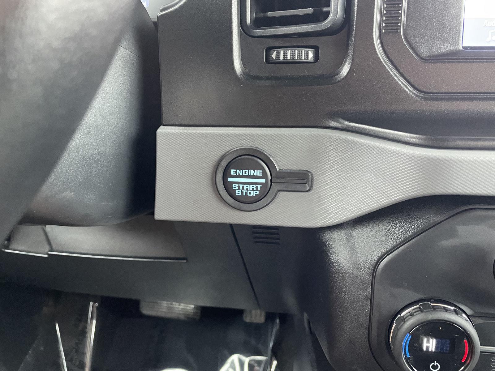 Vehicle photo 24