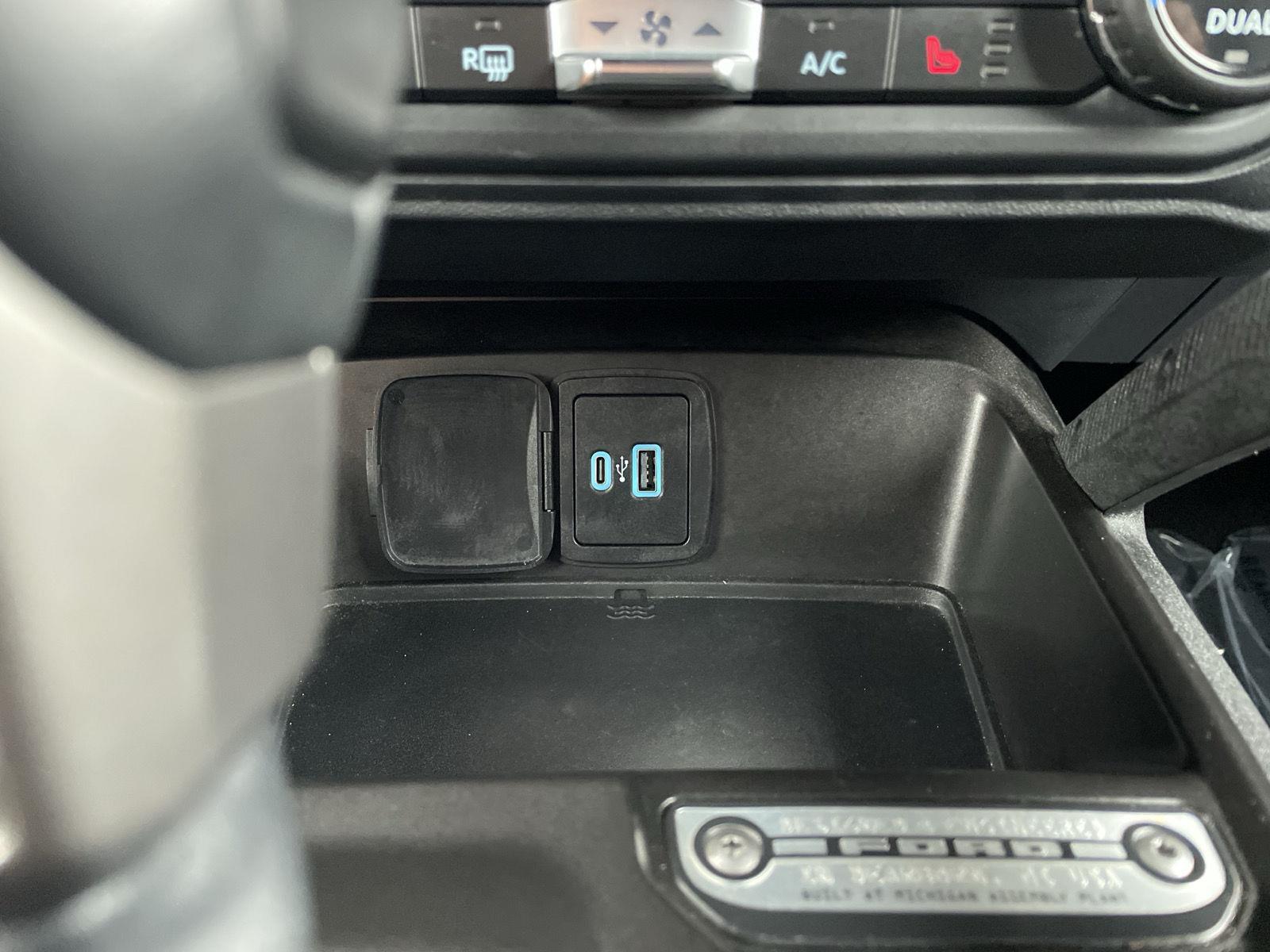 Vehicle photo 27