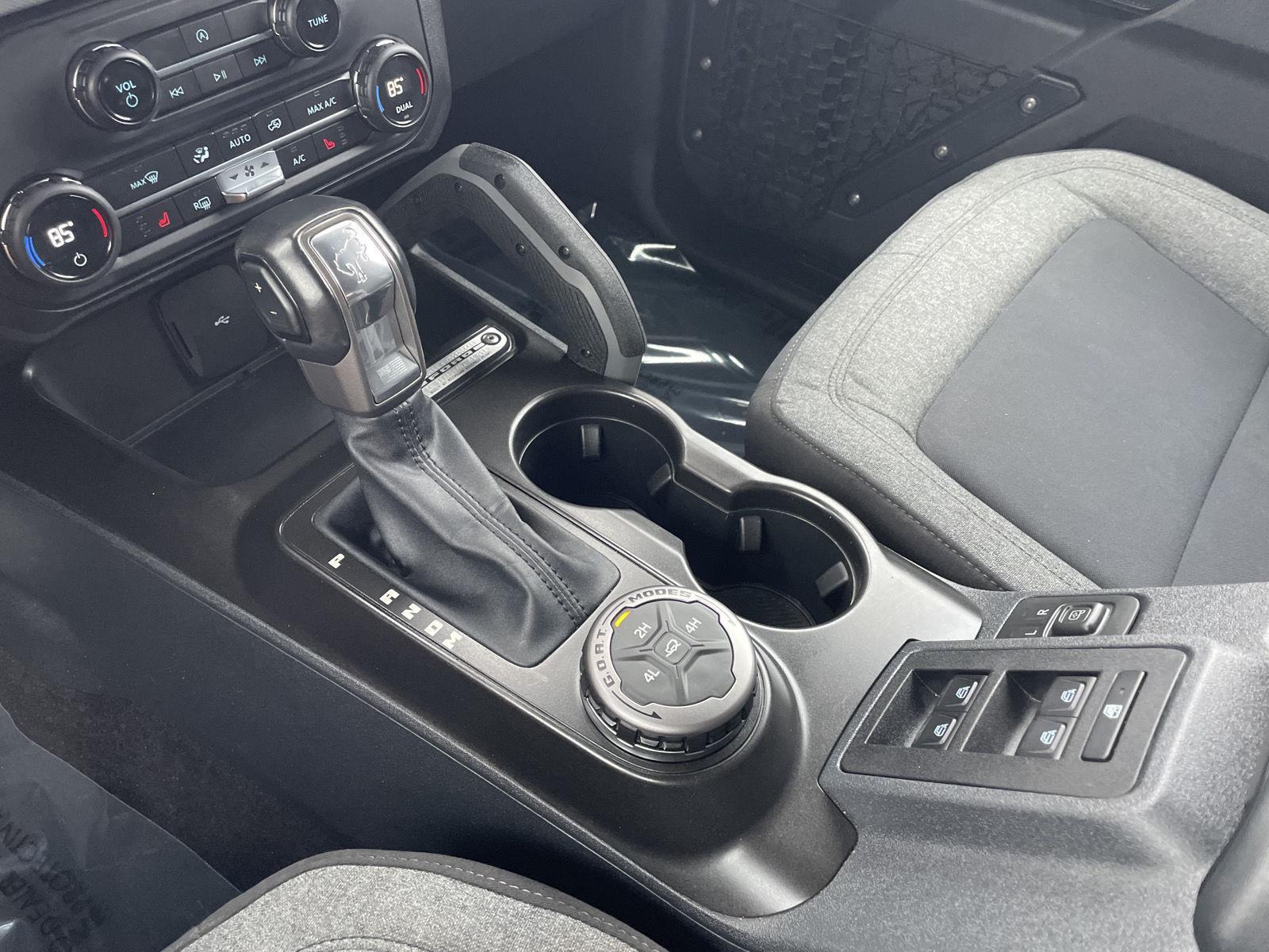 Vehicle photo 28