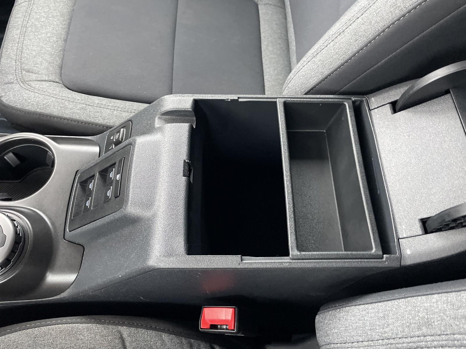 Vehicle photo 29