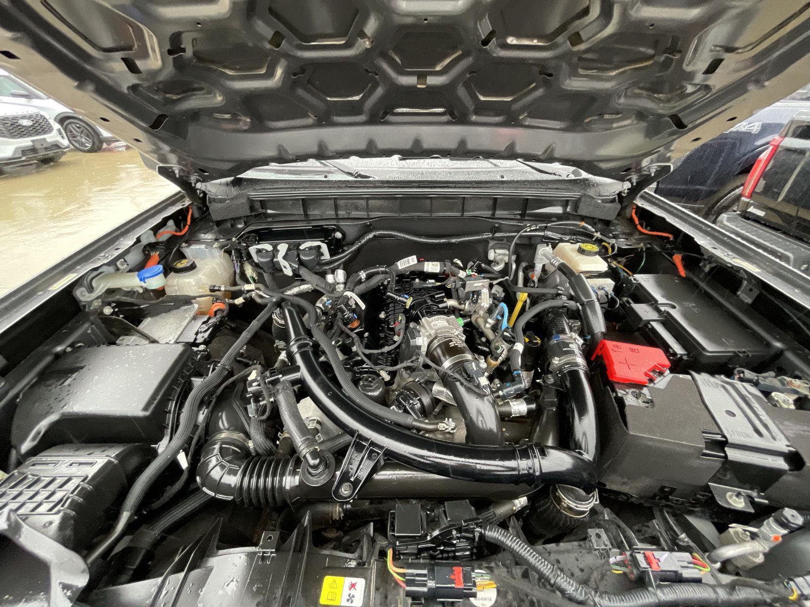Vehicle photo 32
