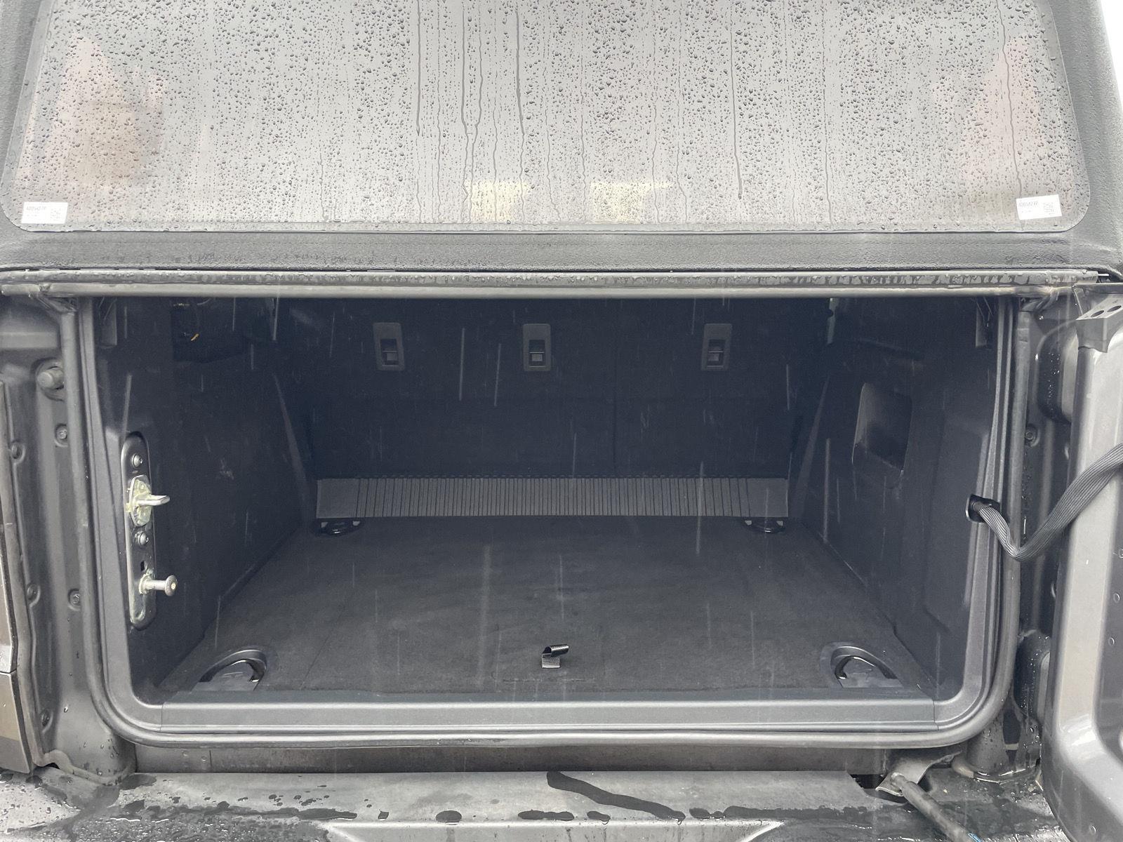 Vehicle photo 33