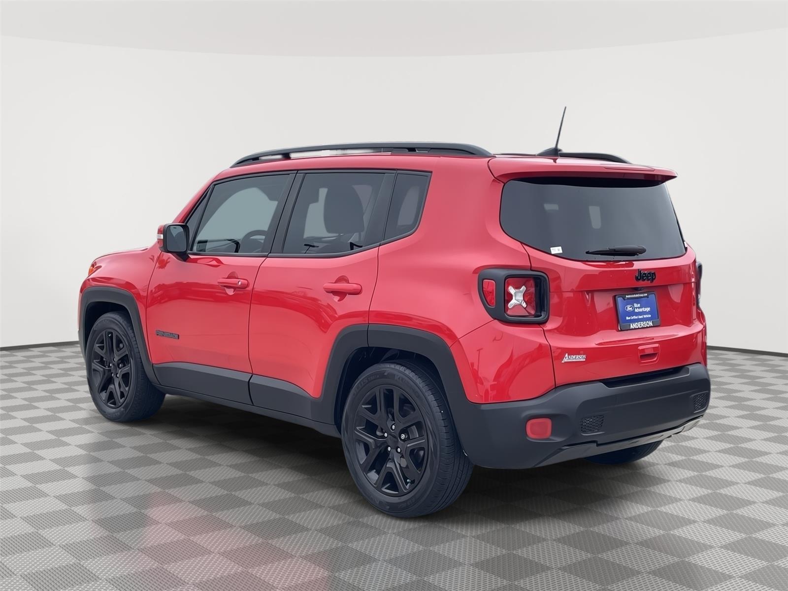 Vehicle photo 9