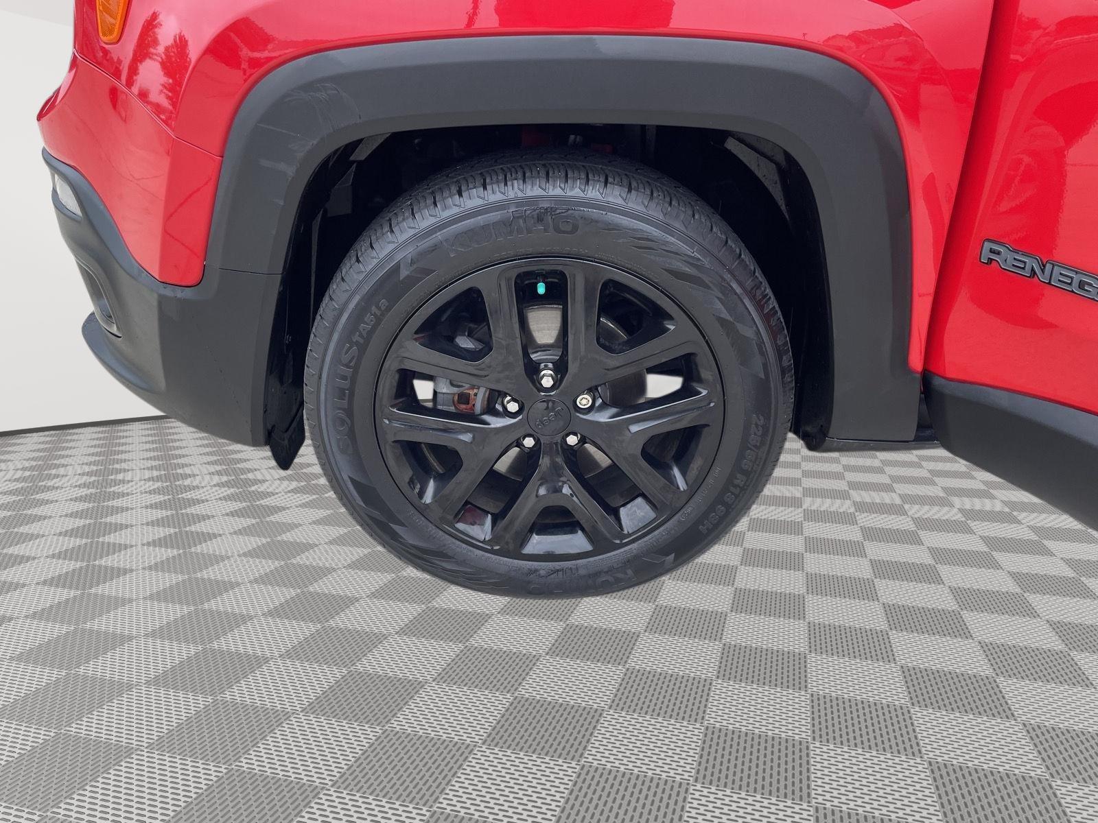 Vehicle photo 10
