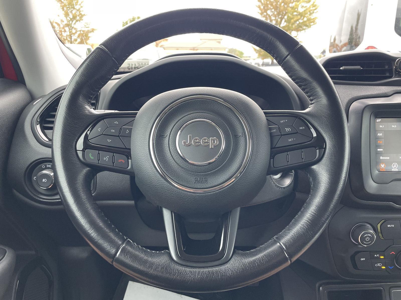 Vehicle photo 12
