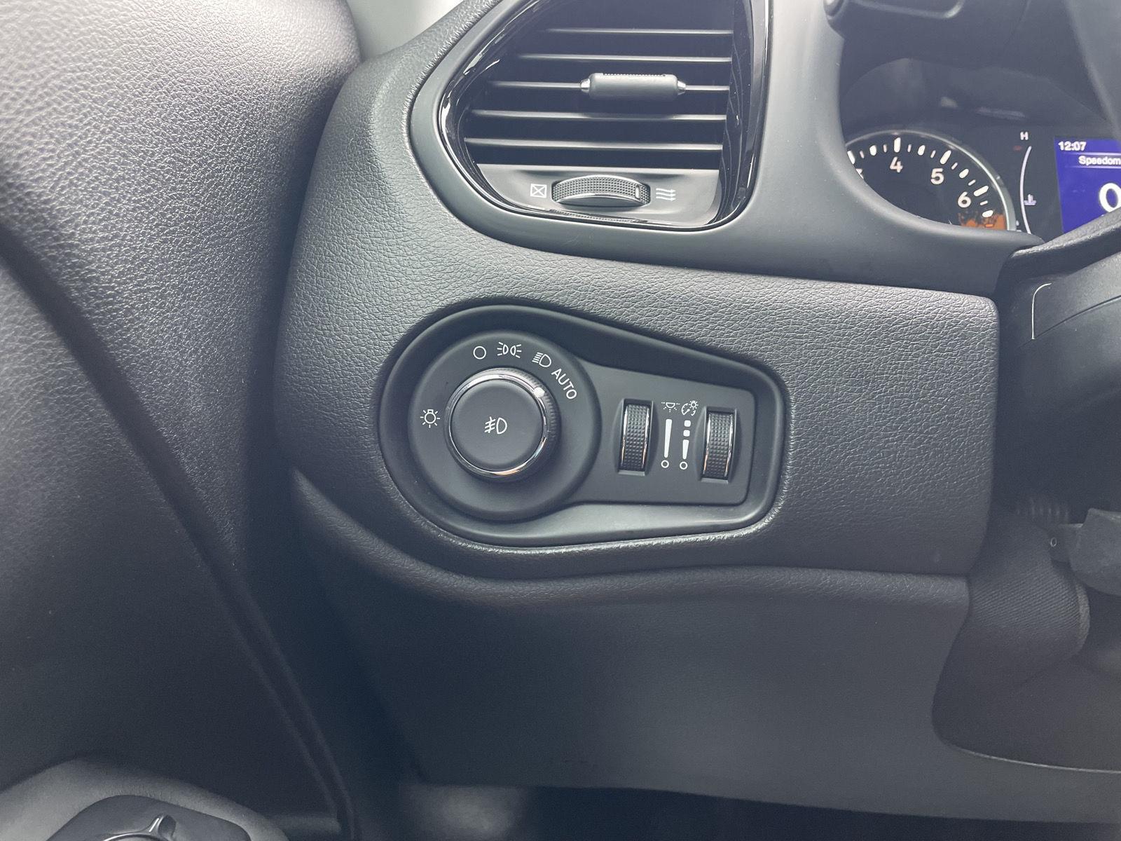 Vehicle photo 16