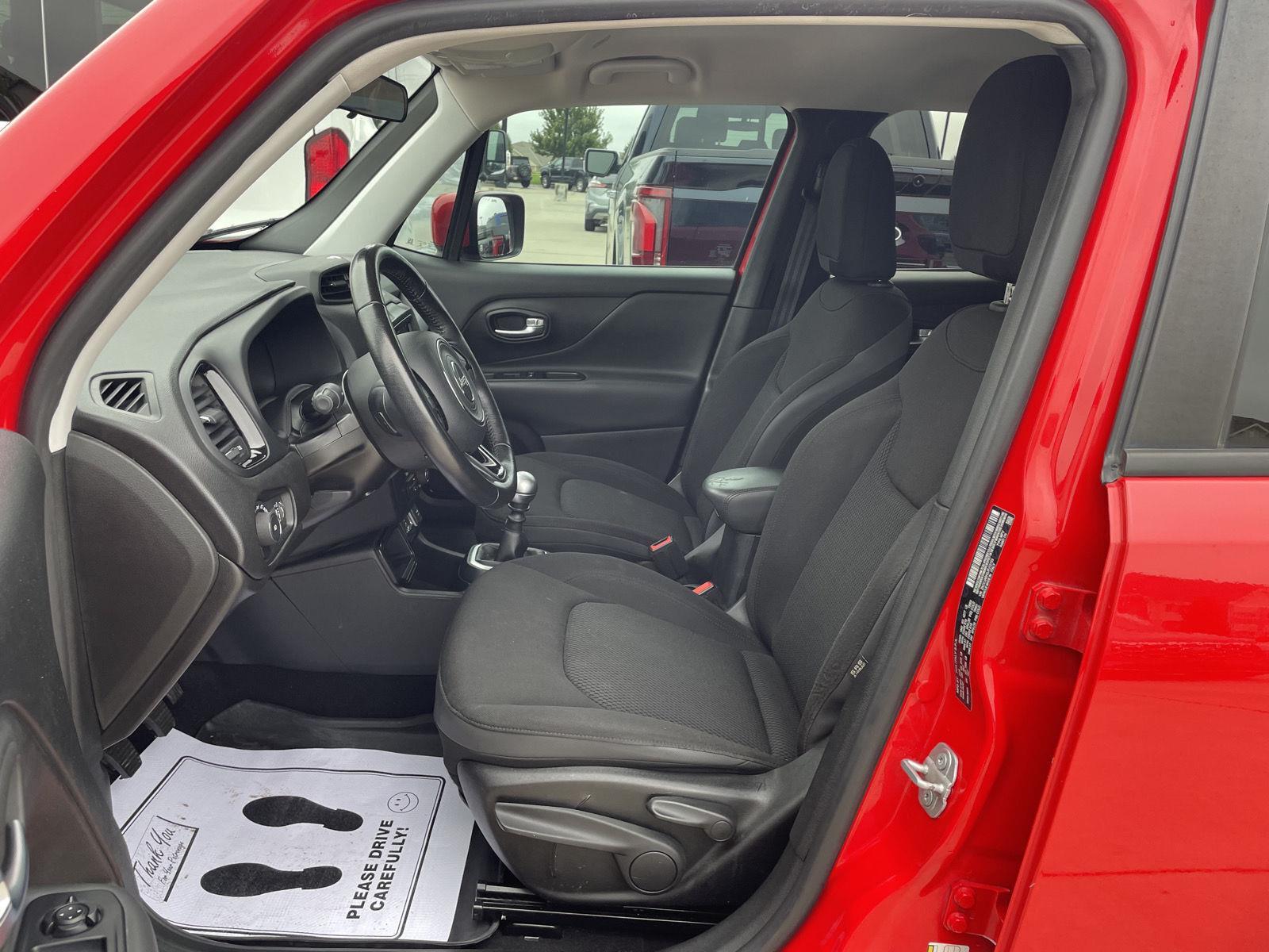 Vehicle photo 17