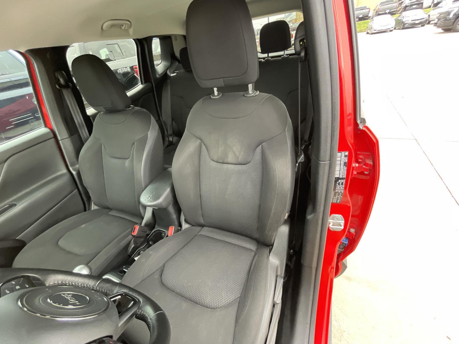 Vehicle photo 18