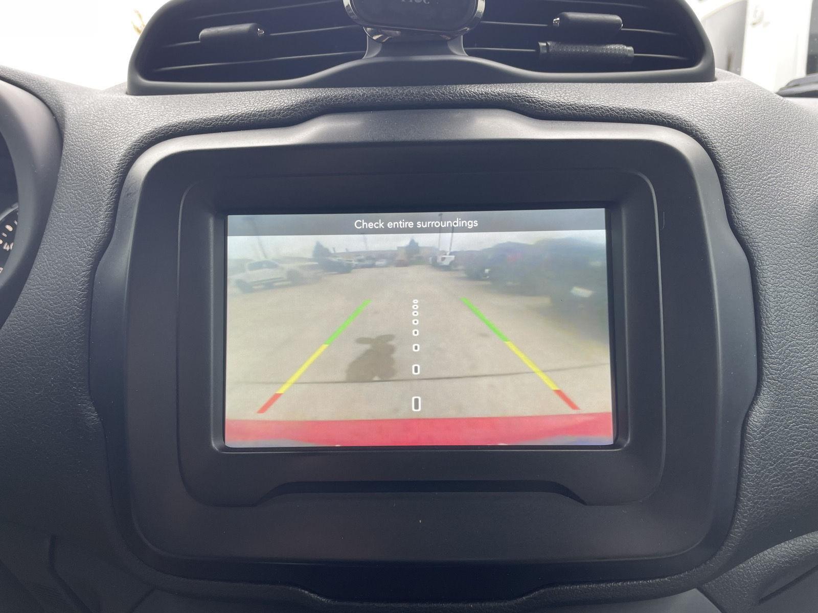 Vehicle photo 23