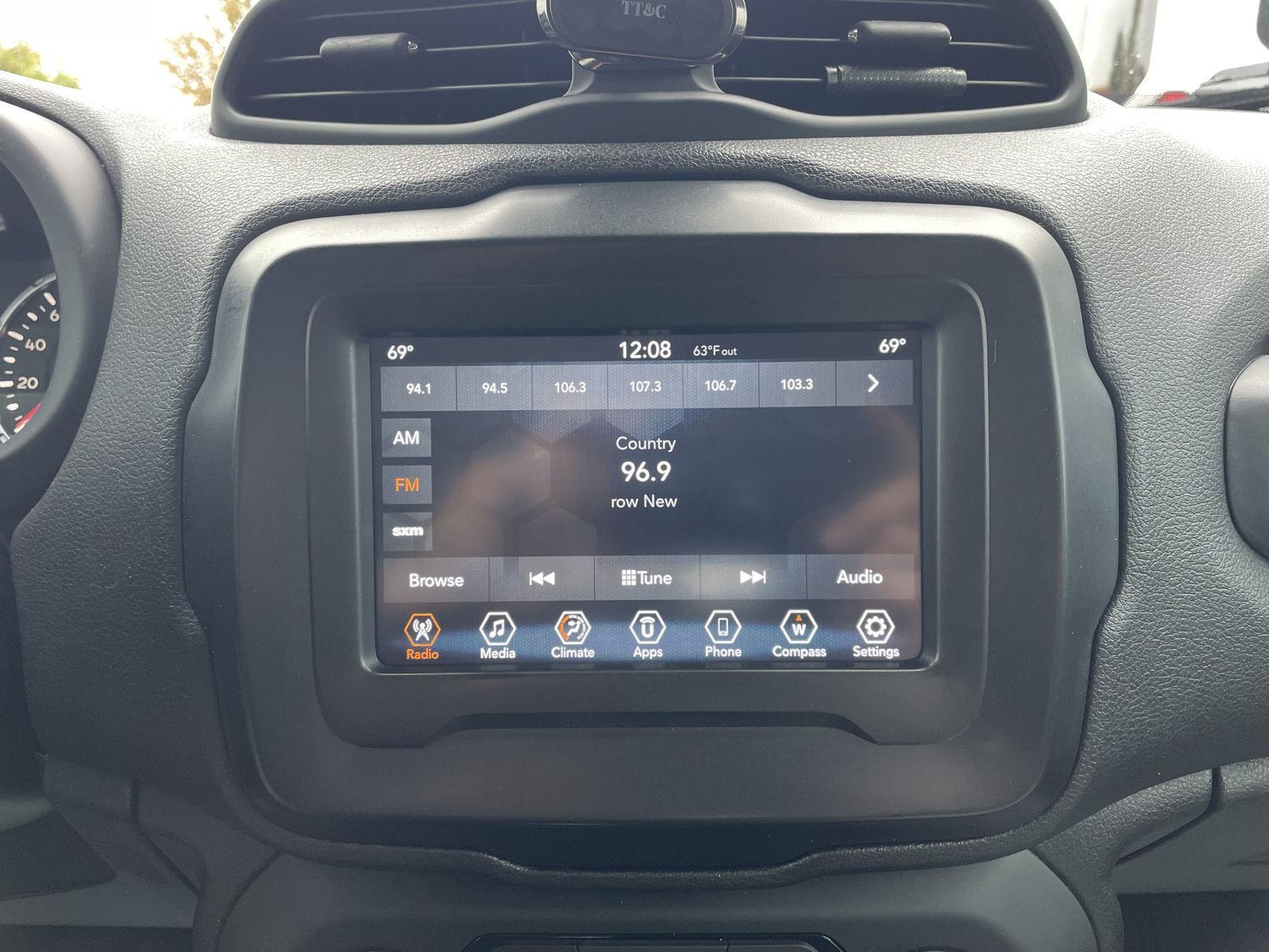 Vehicle photo 25