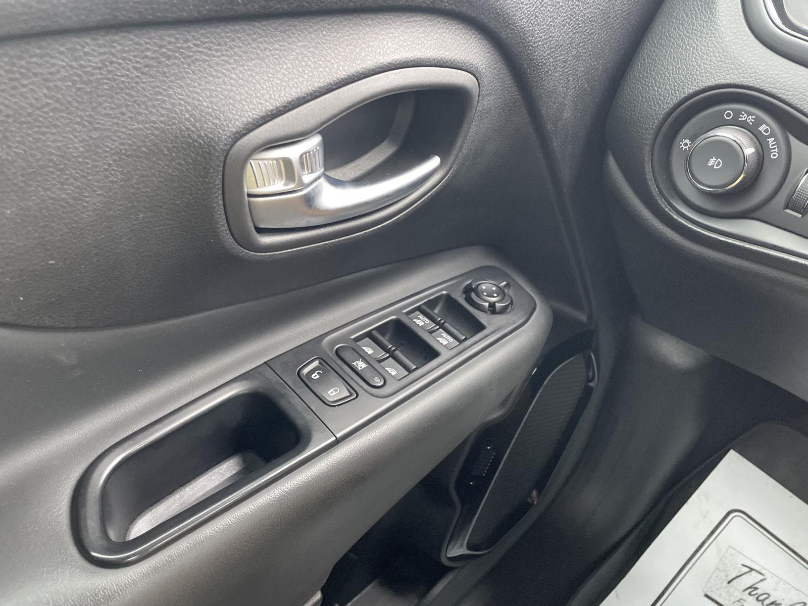 Vehicle photo 28