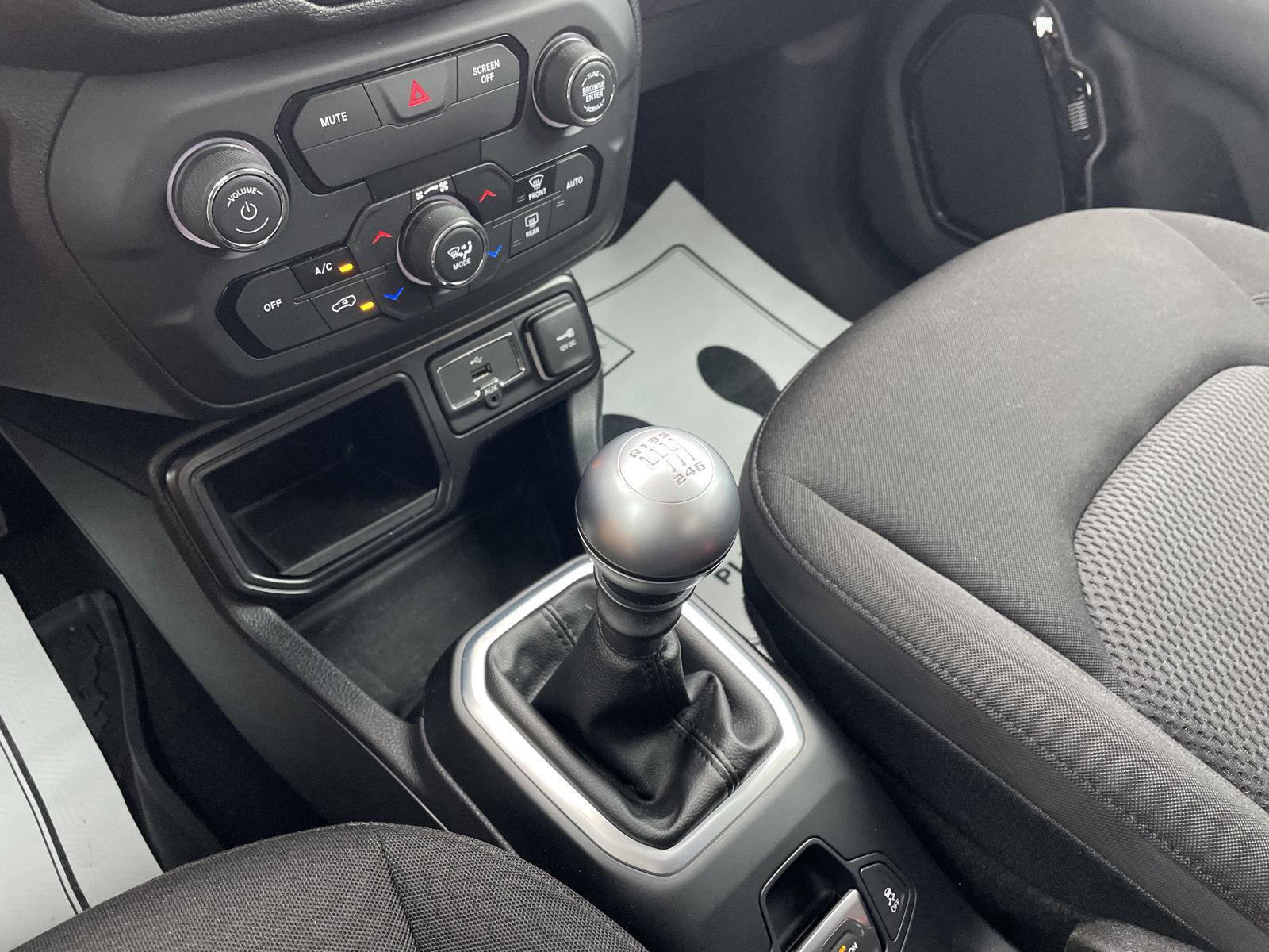 Vehicle photo 29